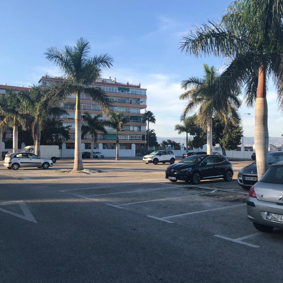 Apartamento Estudio Loft En El Centro Para 3 O 4 Personas Cama Doble Y Sofa Cama Check In A Partir De Las 15 Y 30 Min Pm Y Check Out Hasta Las 11 Y 30 Pm Con Wifi Normalmente No Se Puede Adelantar El Check In Torremolinos Exterior foto