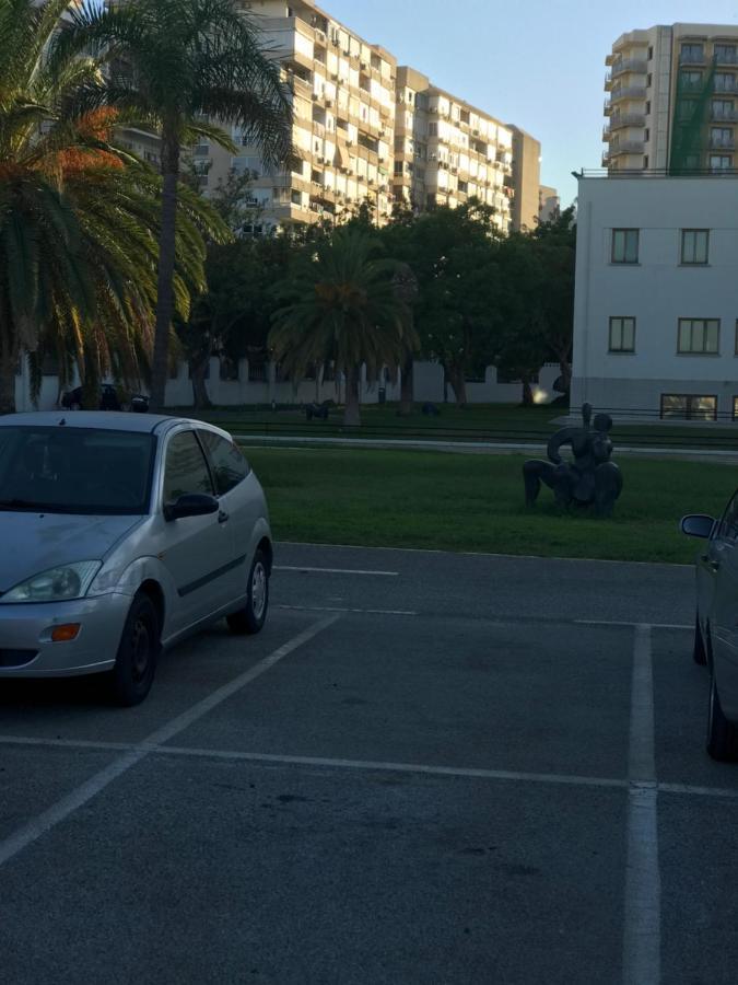 Apartamento Estudio Loft En El Centro Para 3 O 4 Personas Cama Doble Y Sofa Cama Check In A Partir De Las 15 Y 30 Min Pm Y Check Out Hasta Las 11 Y 30 Pm Con Wifi Normalmente No Se Puede Adelantar El Check In Torremolinos Exterior foto