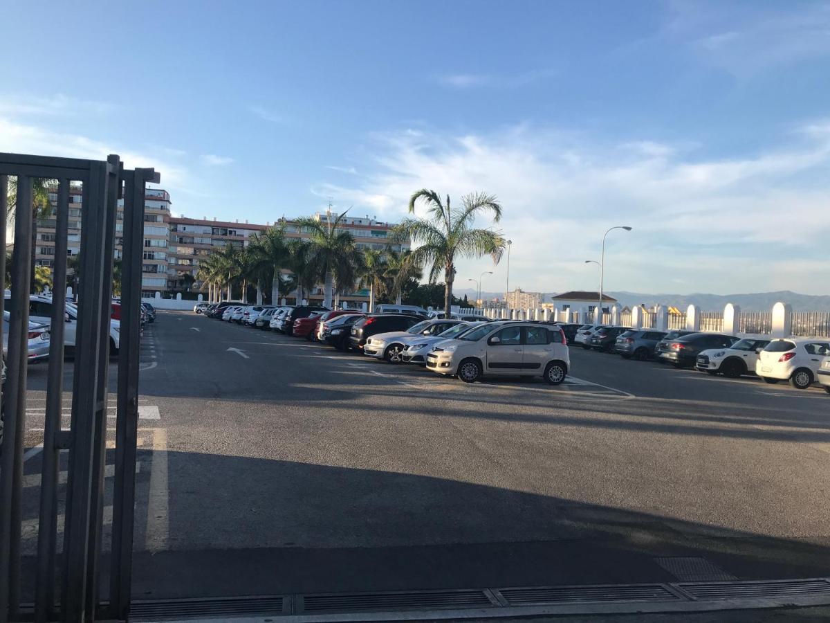 Apartamento Estudio Loft En El Centro Para 3 O 4 Personas Cama Doble Y Sofa Cama Check In A Partir De Las 15 Y 30 Min Pm Y Check Out Hasta Las 11 Y 30 Pm Con Wifi Normalmente No Se Puede Adelantar El Check In Torremolinos Exterior foto