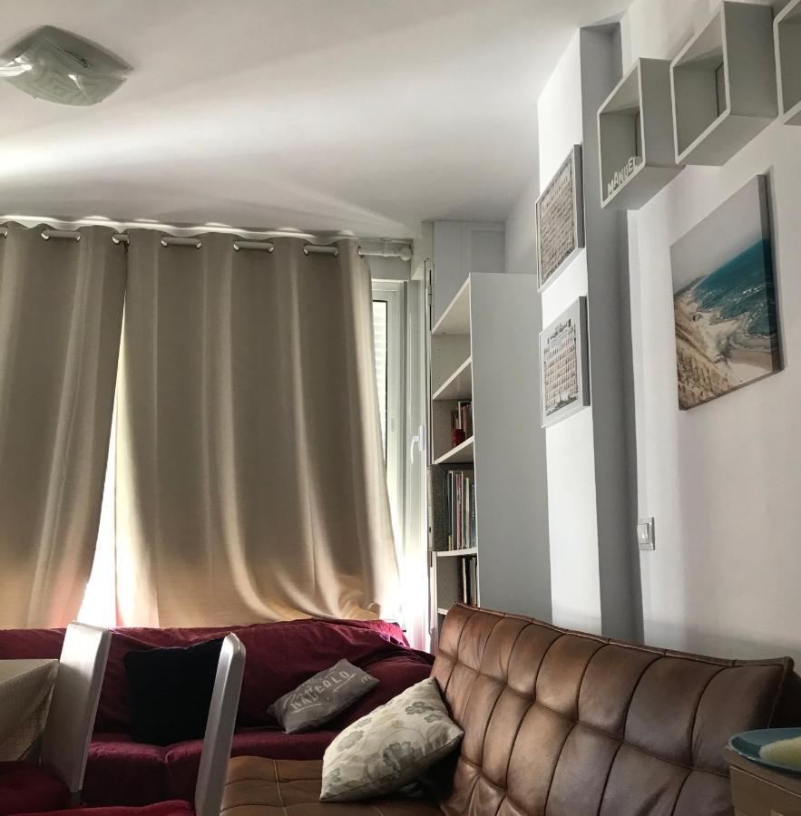 Apartamento Estudio Loft En El Centro Para 3 O 4 Personas Cama Doble Y Sofa Cama Check In A Partir De Las 15 Y 30 Min Pm Y Check Out Hasta Las 11 Y 30 Pm Con Wifi Normalmente No Se Puede Adelantar El Check In Torremolinos Exterior foto
