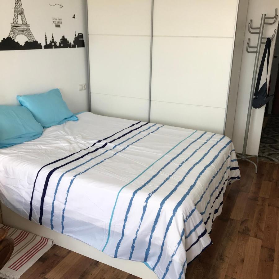Apartamento Estudio Loft En El Centro Para 3 O 4 Personas Cama Doble Y Sofa Cama Check In A Partir De Las 15 Y 30 Min Pm Y Check Out Hasta Las 11 Y 30 Pm Con Wifi Normalmente No Se Puede Adelantar El Check In Torremolinos Exterior foto