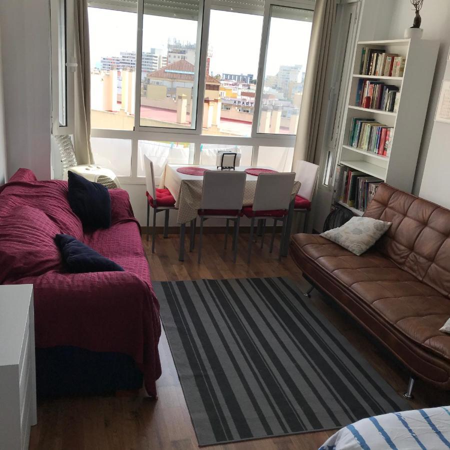 Apartamento Estudio Loft En El Centro Para 3 O 4 Personas Cama Doble Y Sofa Cama Check In A Partir De Las 15 Y 30 Min Pm Y Check Out Hasta Las 11 Y 30 Pm Con Wifi Normalmente No Se Puede Adelantar El Check In Torremolinos Exterior foto