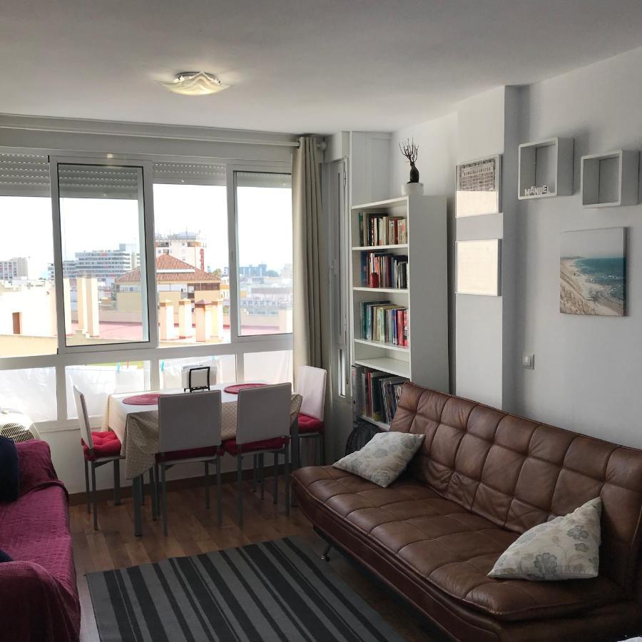 Apartamento Estudio Loft En El Centro Para 3 O 4 Personas Cama Doble Y Sofa Cama Check In A Partir De Las 15 Y 30 Min Pm Y Check Out Hasta Las 11 Y 30 Pm Con Wifi Normalmente No Se Puede Adelantar El Check In Torremolinos Exterior foto