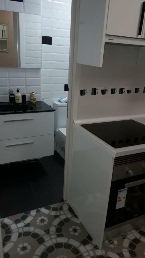 Apartamento Estudio Loft En El Centro Para 3 O 4 Personas Cama Doble Y Sofa Cama Check In A Partir De Las 15 Y 30 Min Pm Y Check Out Hasta Las 11 Y 30 Pm Con Wifi Normalmente No Se Puede Adelantar El Check In Torremolinos Exterior foto