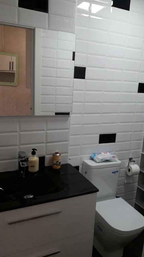 Apartamento Estudio Loft En El Centro Para 3 O 4 Personas Cama Doble Y Sofa Cama Check In A Partir De Las 15 Y 30 Min Pm Y Check Out Hasta Las 11 Y 30 Pm Con Wifi Normalmente No Se Puede Adelantar El Check In Torremolinos Exterior foto